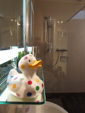 Bathroom - Owl Barn, Sisland - Spacious Apartment (Norwich)
