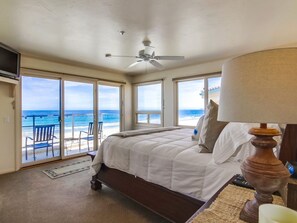3 bedrooms, desk, iron/ironing board, free WiFi - Ocean Front Luxury Penthouse with PRIVATE Ground Patio and Garages - Sleeps 10+ (San Diego)