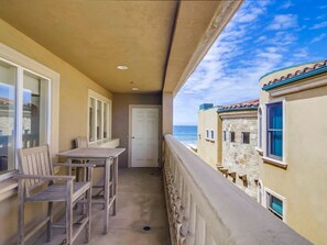 Outdoor dining - Ocean Front Luxury Penthouse with PRIVATE Ground Patio and Garages - Sleeps 10+ (San Diego)