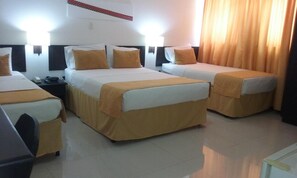 Minibar, desk, iron/ironing board, rollaway beds - Hotel San Fermin Pereira (Pereira)