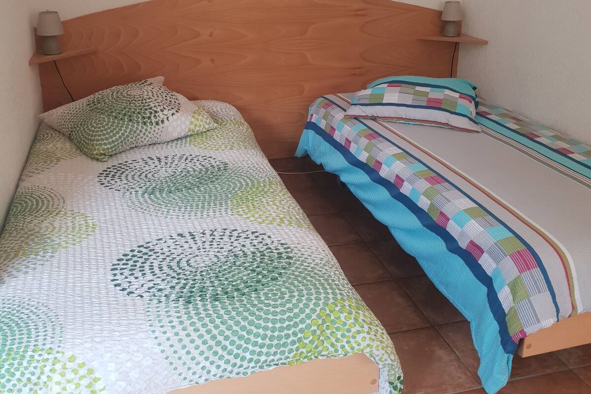 Twin Room | Desk, free WiFi