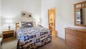1 dormitorio, tabla de planchar con plancha, wifi y ropa de cama