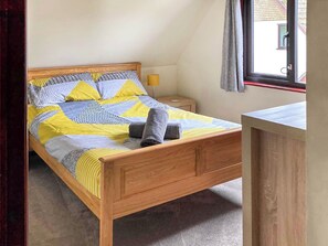 3 bedrooms, bed sheets