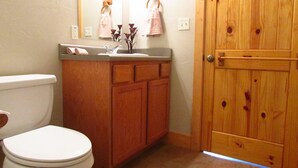 Bathroom - Colorado Bray Ranch Getaway (Redvale)