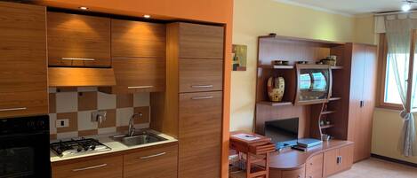 Réfrigérateur, four, plaque de cuisson, lave-vaisselle