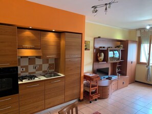 Réfrigérateur, four, plaque de cuisson, lave-vaisselle
