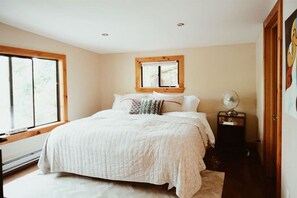 3 Schlafzimmer, Schreibtisch, Bügeleisen/Bügelbrett, Reisekinderbett