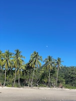 Una playa cerca