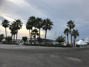 Marina - Cozy Condo minutes from Fort Walton Beach and Destin (Shalimar)