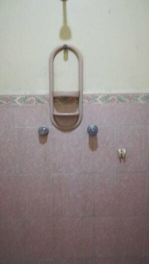 Bathroom shower - Amplias y Confortables Habitaciones (San Juan Bautista Tuxtepec)