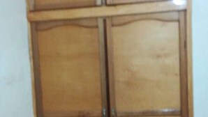 A room with a wooden wardrobe and a bed. - Amplias y Confortables Habitaciones (San Juan Bautista Tuxtepec)