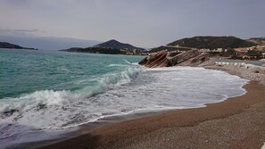 靠近海滩