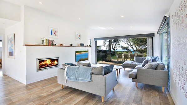 TV, fireplace, Netflix, DVD player