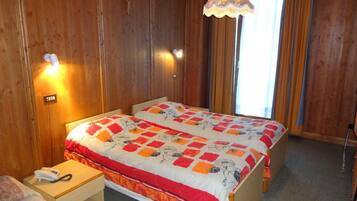 Doppel- oder Zweibettzimmer