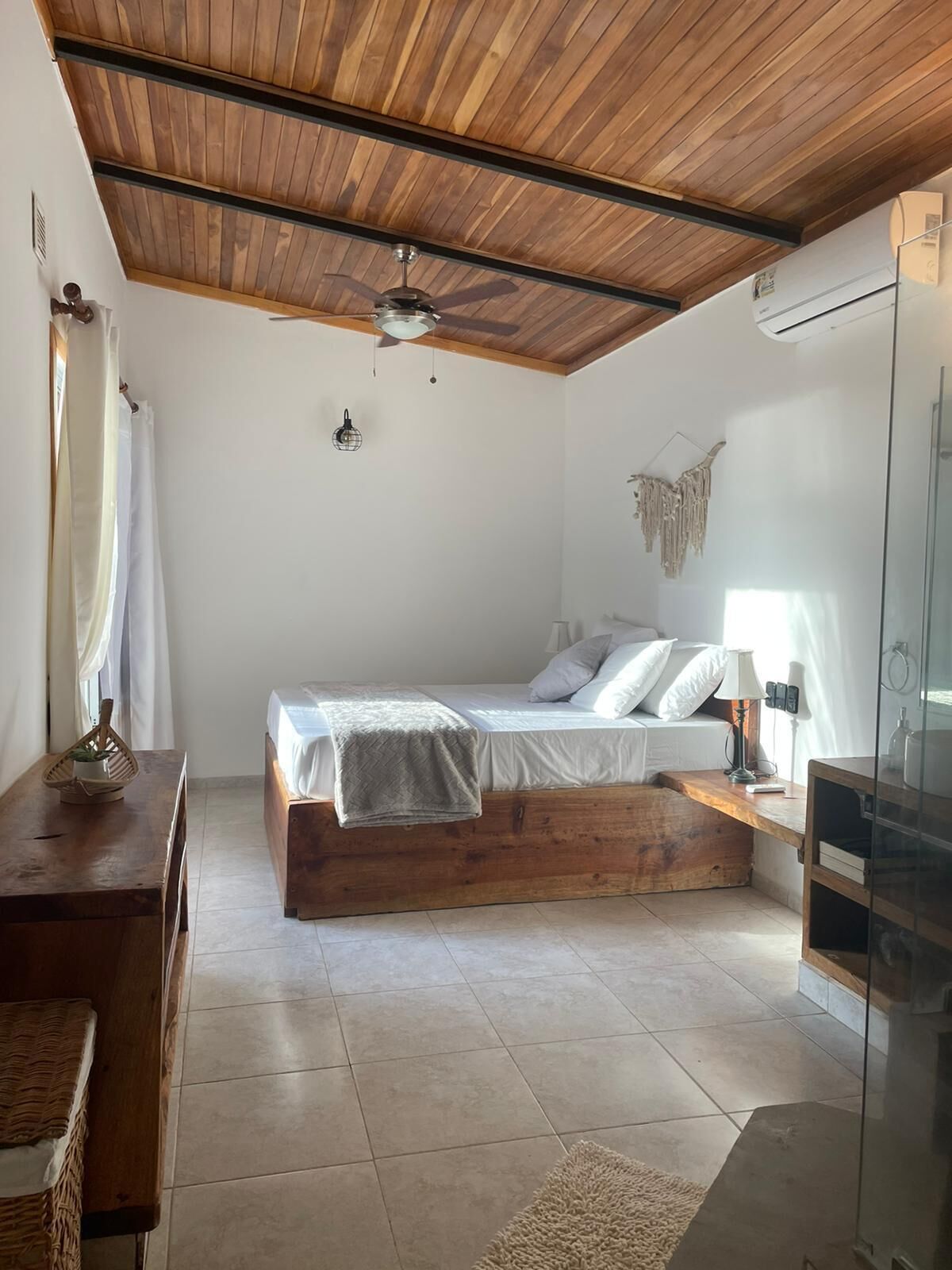 Villa de lujo | 4 habitaciones, escritorio, wifi gratis y ropa de cama 