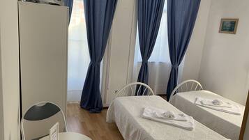 Twin Room | In-room safe, desk, soundproofing, iron/ironing board