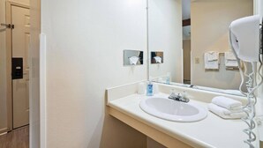 Unclassified image, 5 of 44, button - 2 Bedroom Suite w/outdoor heated pool  203/204 (Killington)