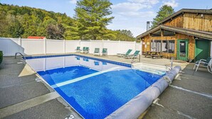 Unclassified image, 2 of 44, button - 2 Bedroom Suite w/outdoor heated pool  203/204 (Killington)