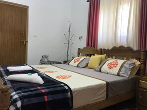 3 bedrooms, in-room safe, desk, soundproofing