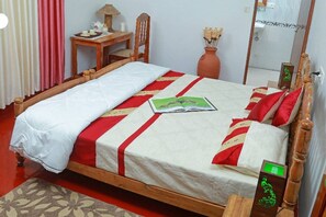 3 slaapkamers, een kluis op de kamer, een bureau, geluiddichte muren