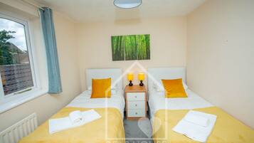 3 bedrooms, iron/ironing board, WiFi, bed sheets
