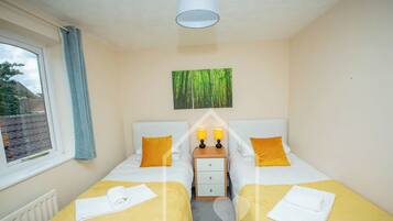 3 bedrooms, iron/ironing board, WiFi, bed sheets