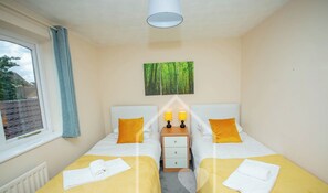 3 bedrooms, iron/ironing board, WiFi, bed sheets