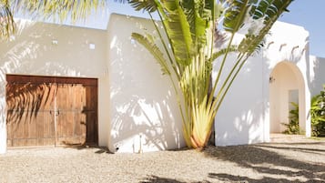 Deluxe Villa | 3 bedrooms, premium bedding, in-room safe, individually decorated