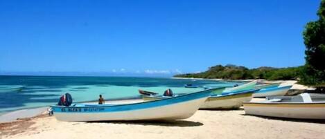 Pantai berhampiran