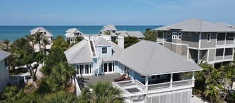 Tailwind South: Beautiful 3 bedroom across the street from Beach!