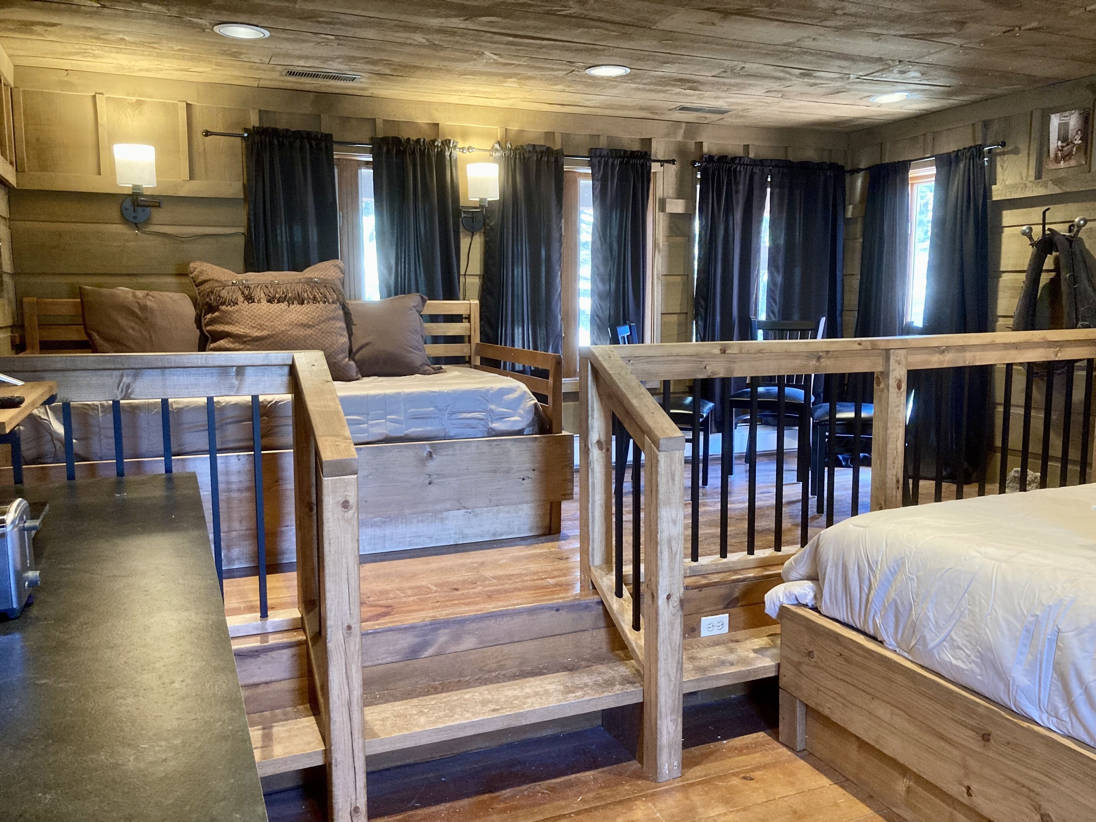 Iron/ironing board, free WiFi, bed sheets