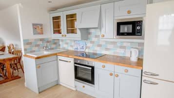 冰箱、微波炉、烤箱、炉灶