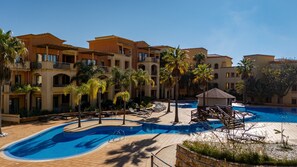 A heated pool - Greice Homes - The Residences (Vilamoura)