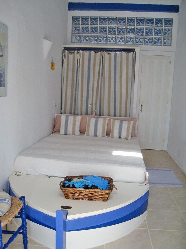 1 chambre, fer et planche à repasser, Wi-Fi, draps fournis