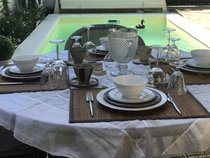 屋外ダイニングエリア