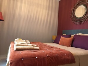 2 chambres, fer et planche à repasser, Wi-Fi, draps fournis