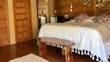 Cabana júnior, vistes a la muntanya | Roba de llit d'alta qualitat, cobrellits i caixa forta a l'habitació