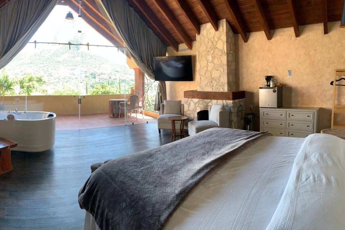 Deluxe Cabin | Premium bedding, down comforters, in-room safe, soundproofing