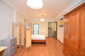 3 camere