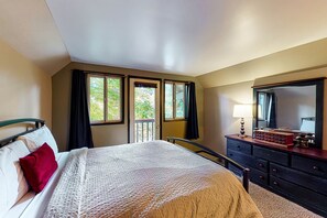 3 bedrooms, iron/ironing board, free Internet, bed sheets