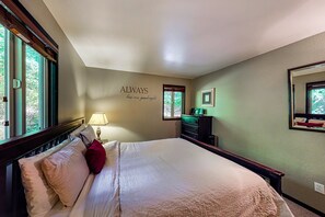 3 slaapkamers, een strijkplank/strijkijzer, gratis internet, beddengoed