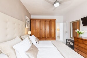 4 slaapkamers, een bureau, een strijkplank/strijkijzer, gratis wifi