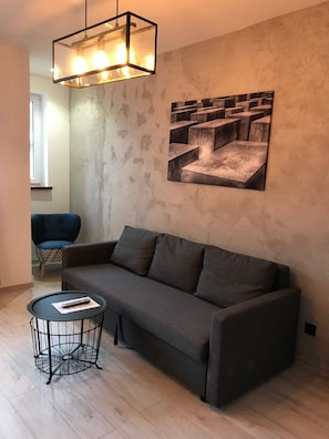 Decoración personalizada, tabla de planchar con plancha y wifi gratis 