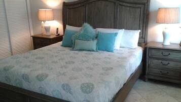 Superior Apartment, 1 Bedroom (Intracoastal View) | Premium bedding, pillowtop beds, iron/ironing board, free WiFi