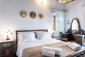 3 bedrooms, in-room safe, desk, iron/ironing board