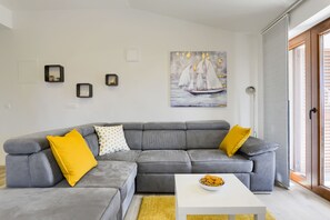 TV, fireplace - Apartmani Bosa A2 sea view (Zadar)