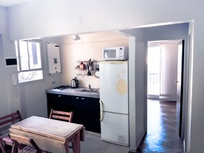 Fridge, microwave, oven, coffee/tea maker