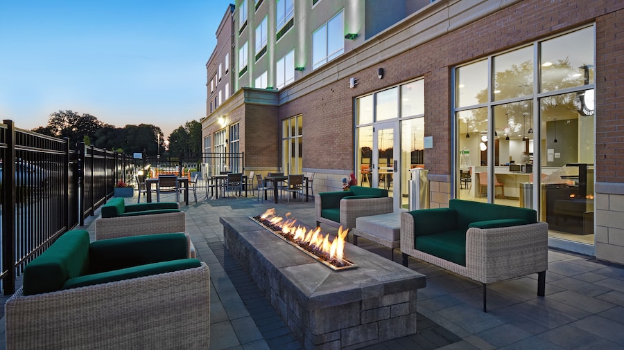 Holiday Inn Grand Rapids North - Walker by IHG