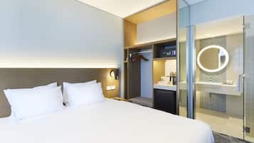標準客房, 1 張特大雙人床 (Extra Floor Space) | 高級寢具、房內夾萬、書桌、手提電腦工作空間