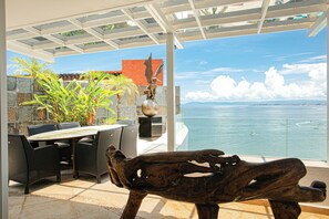 屋外ダイニングエリア